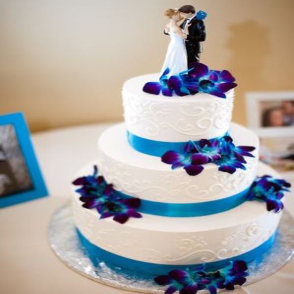 Romantic Couple Cake - Buy Best Delicious Cakes Online